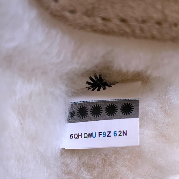 UGG Women’s Ansley Chain Chestnut Suede Slippers - Picture 8 of 8